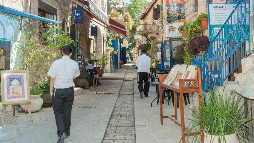 inside_0003_Safed_1397X735-min